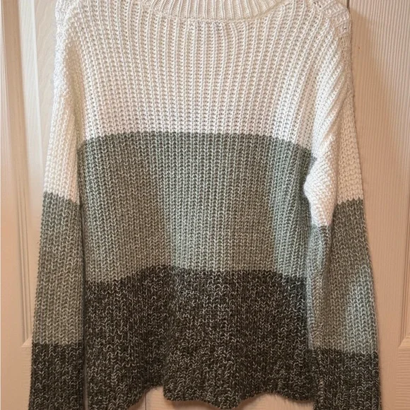 Francesca’s Colorblock Knit Sweater - Olive Green & White - Picture 4 of 4